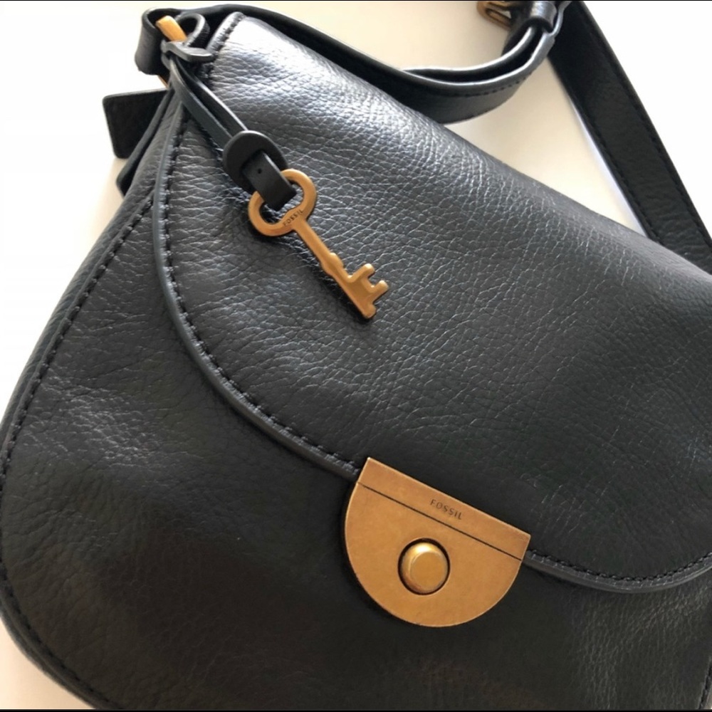Fossil — Emi Saddle / Crossbody Purse